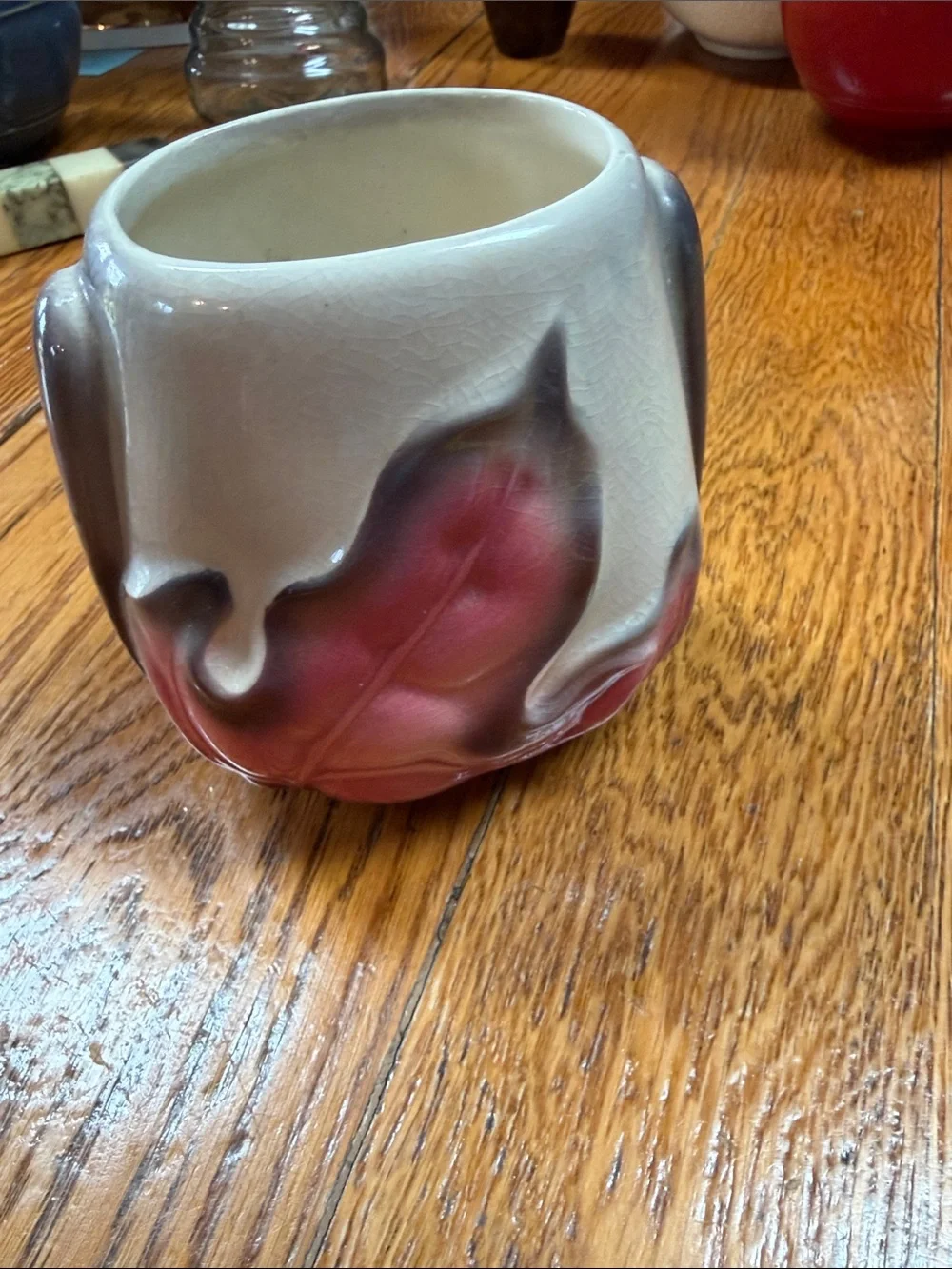Royal Copely oak leaf planter. Cream with purple and pink.